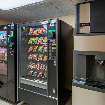 Comfort Inn & Suites Jackson - West Bend Экстерьер фото