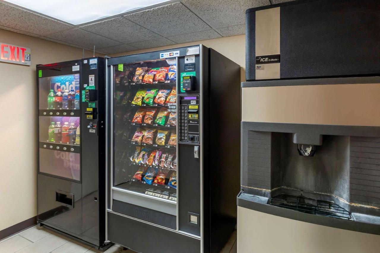 Comfort Inn & Suites Jackson - West Bend Экстерьер фото