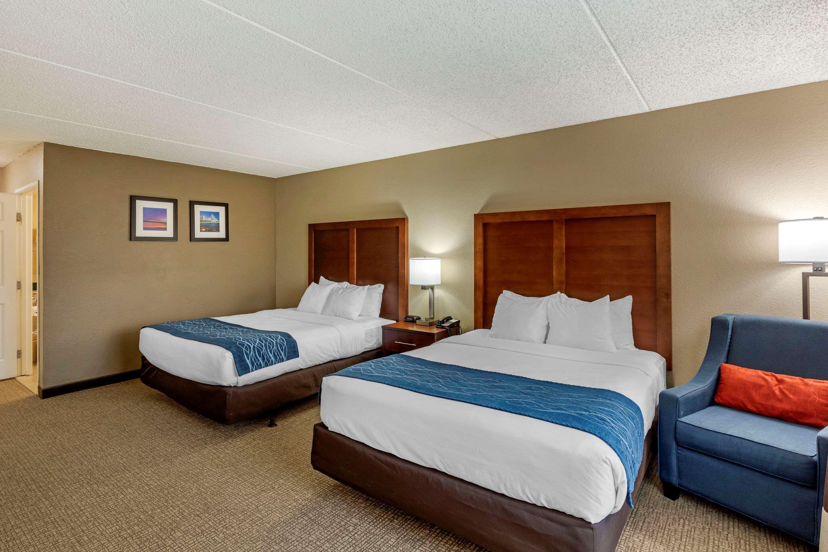 Comfort Inn & Suites Jackson - West Bend Экстерьер фото