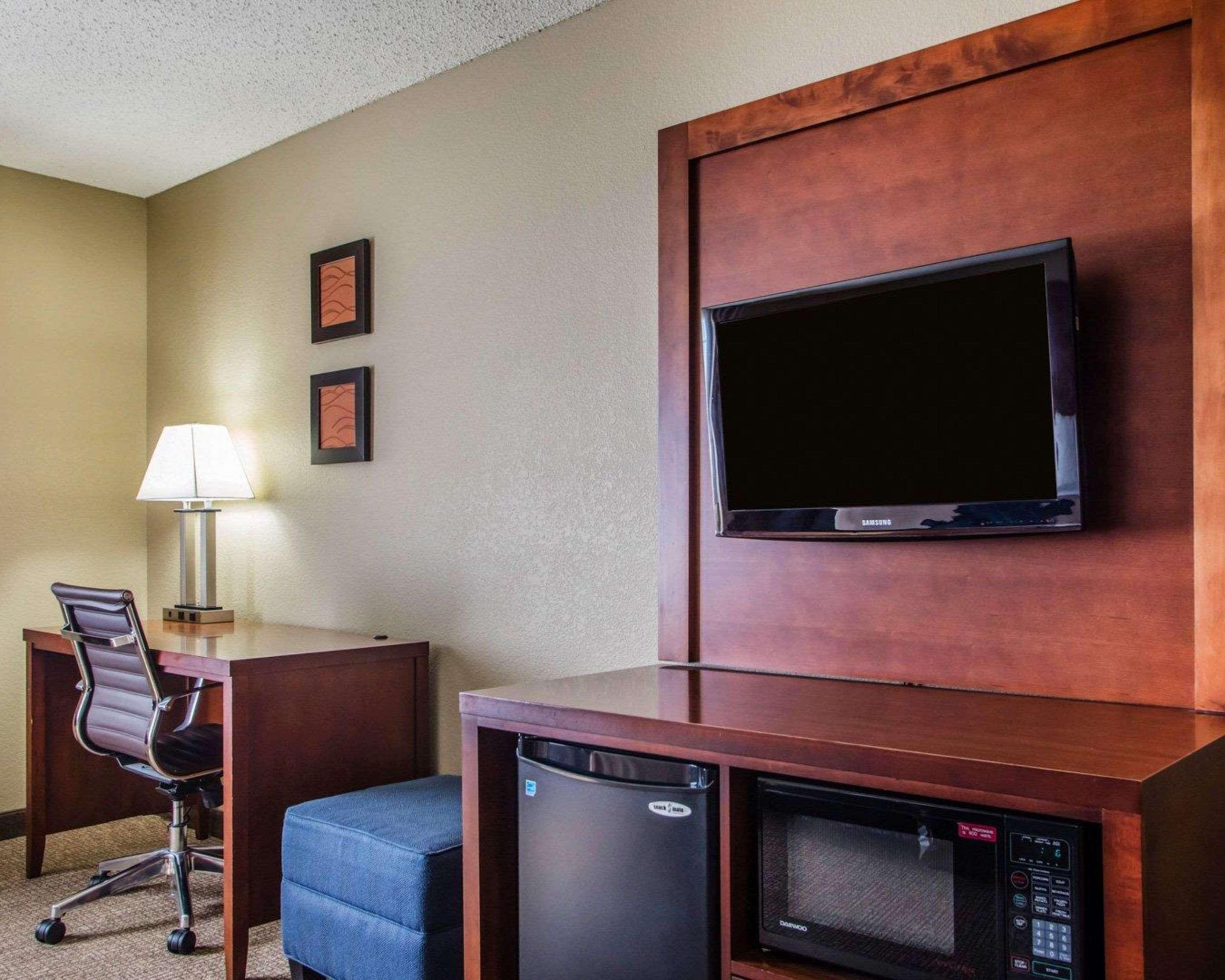 Comfort Inn & Suites Jackson - West Bend Экстерьер фото