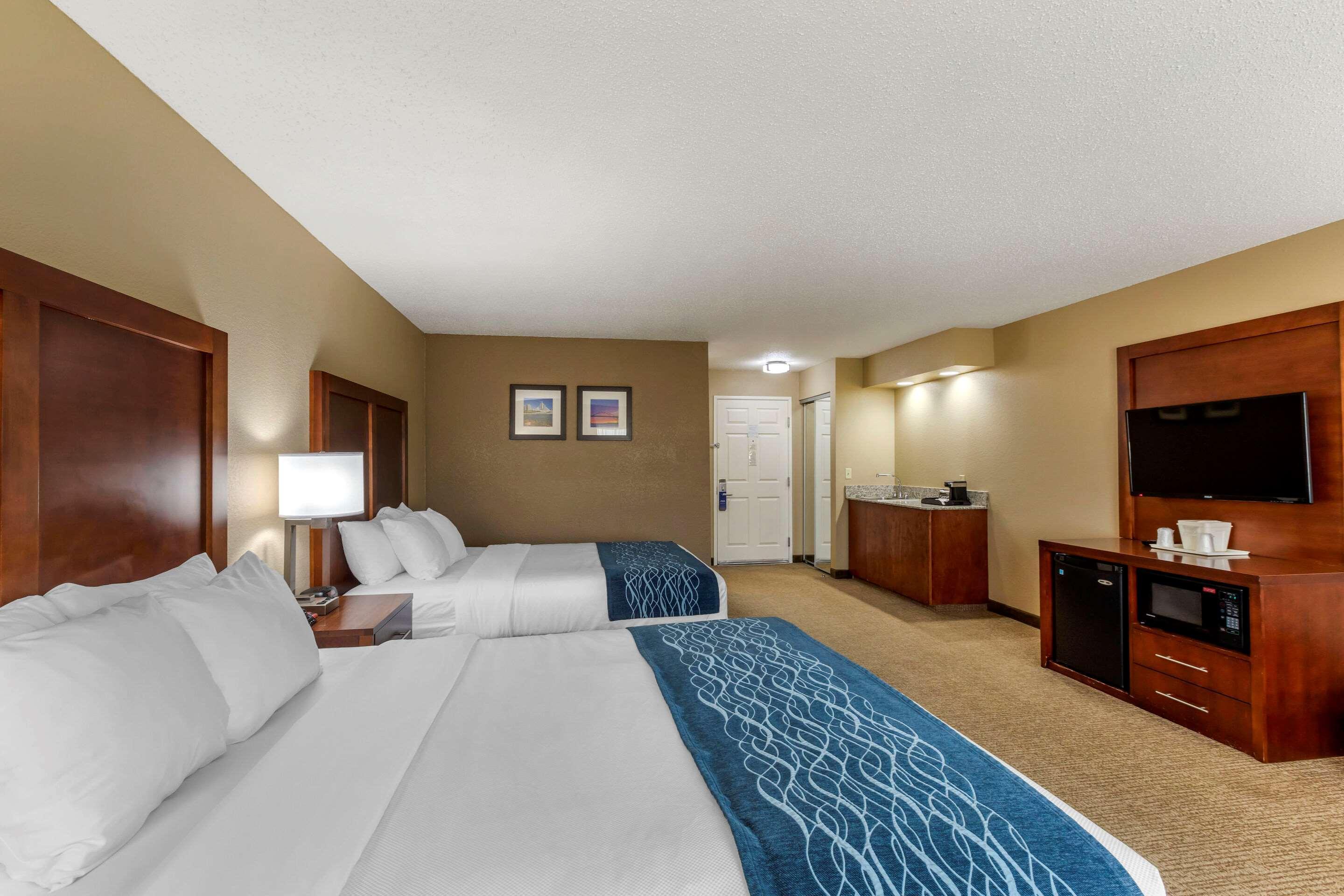 Comfort Inn & Suites Jackson - West Bend Экстерьер фото
