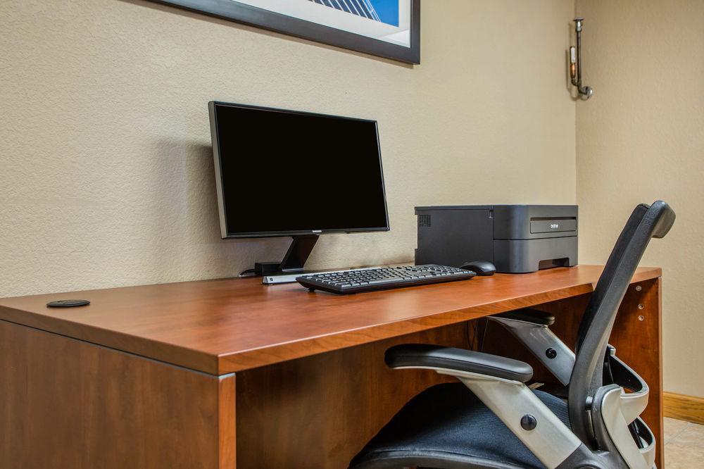 Comfort Inn & Suites Jackson - West Bend Экстерьер фото