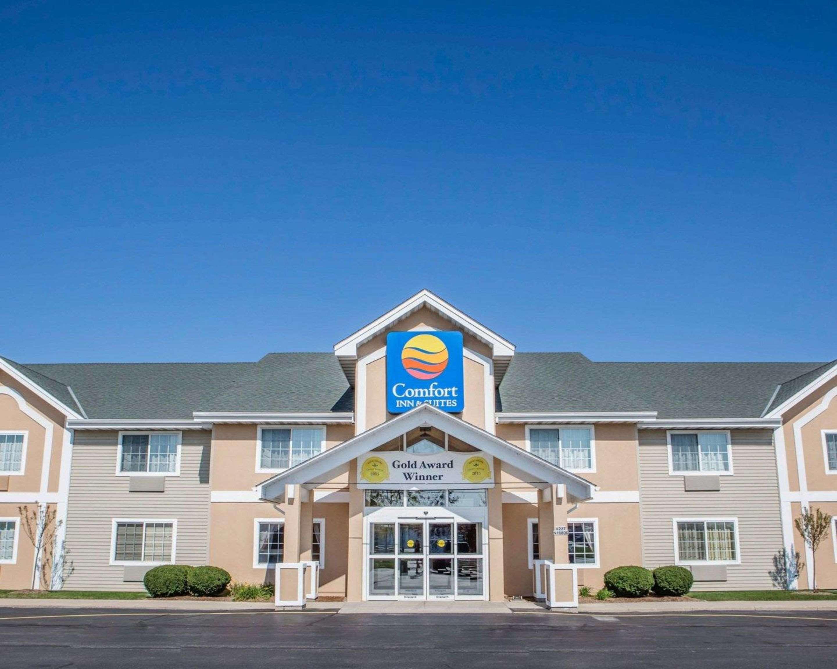 Comfort Inn & Suites Jackson - West Bend Экстерьер фото