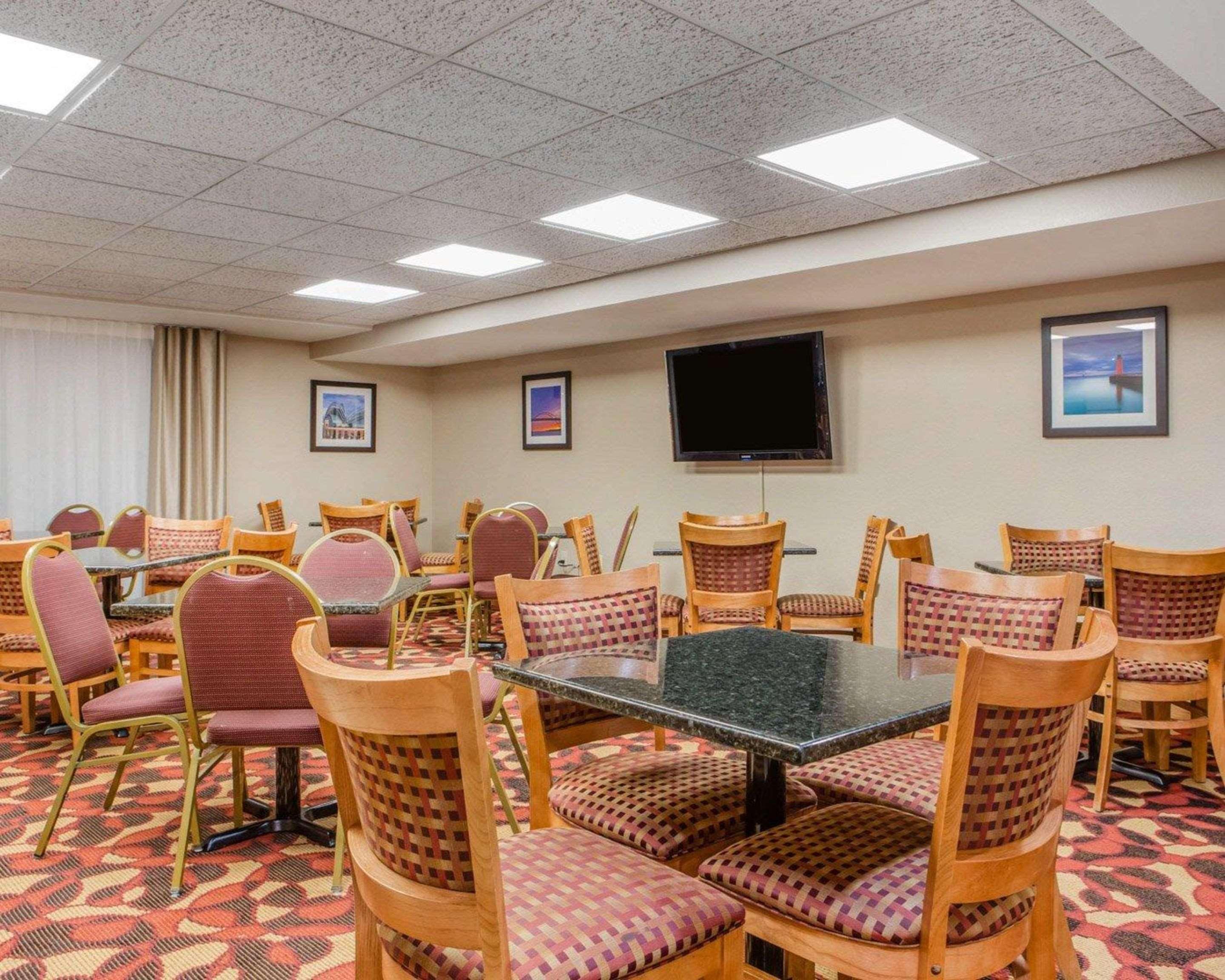 Comfort Inn & Suites Jackson - West Bend Экстерьер фото