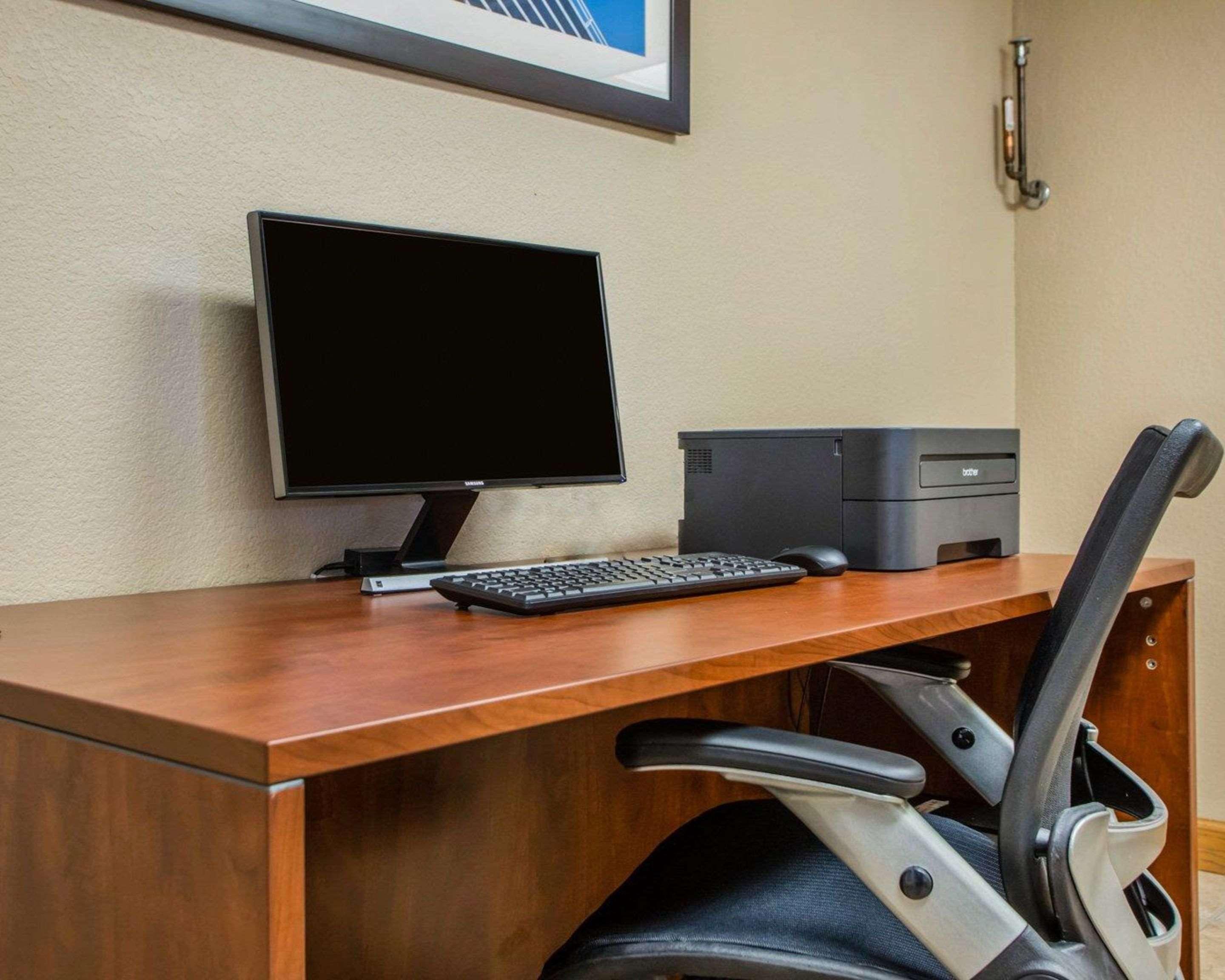 Comfort Inn & Suites Jackson - West Bend Экстерьер фото