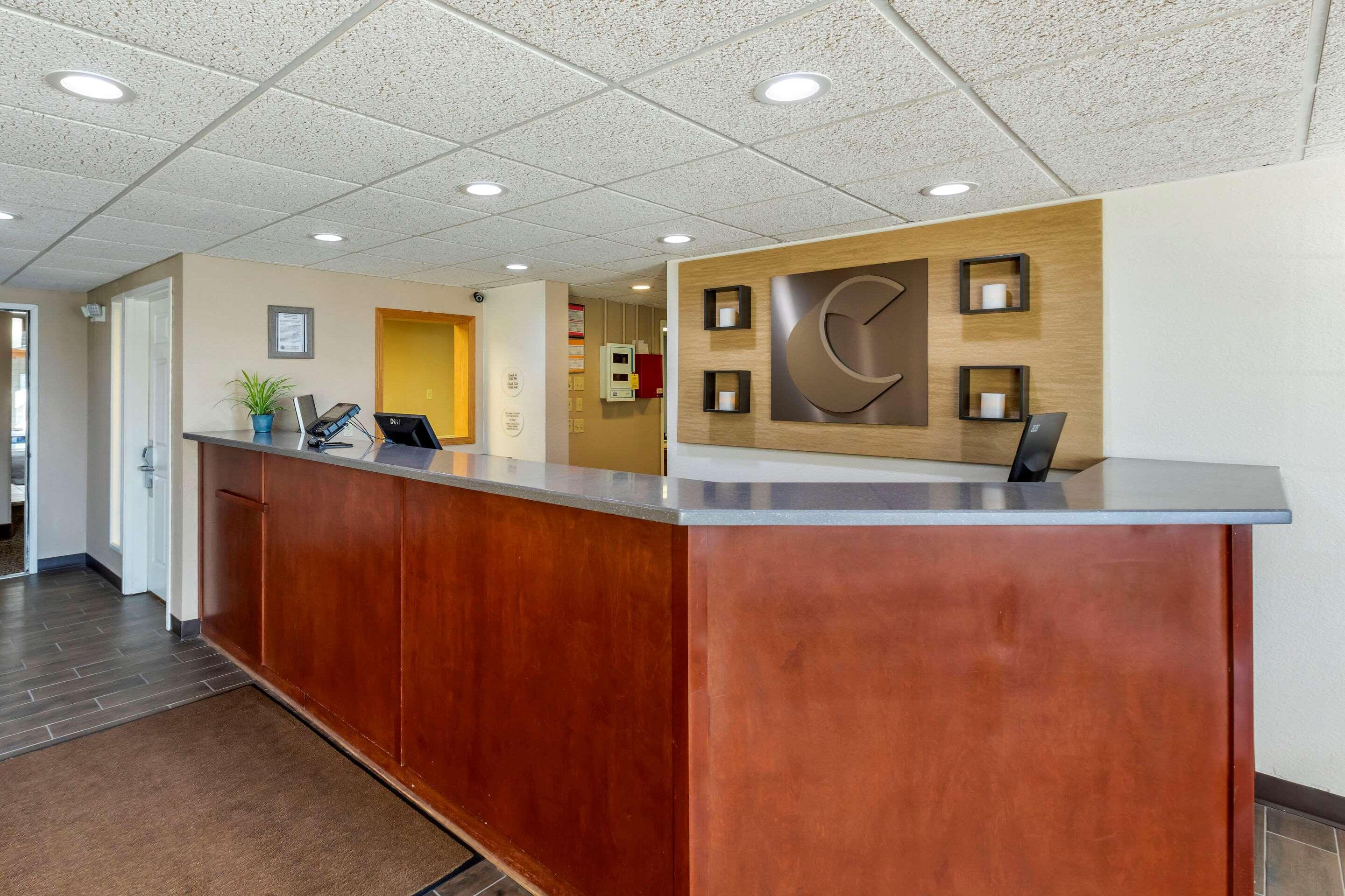 Comfort Inn & Suites Jackson - West Bend Экстерьер фото
