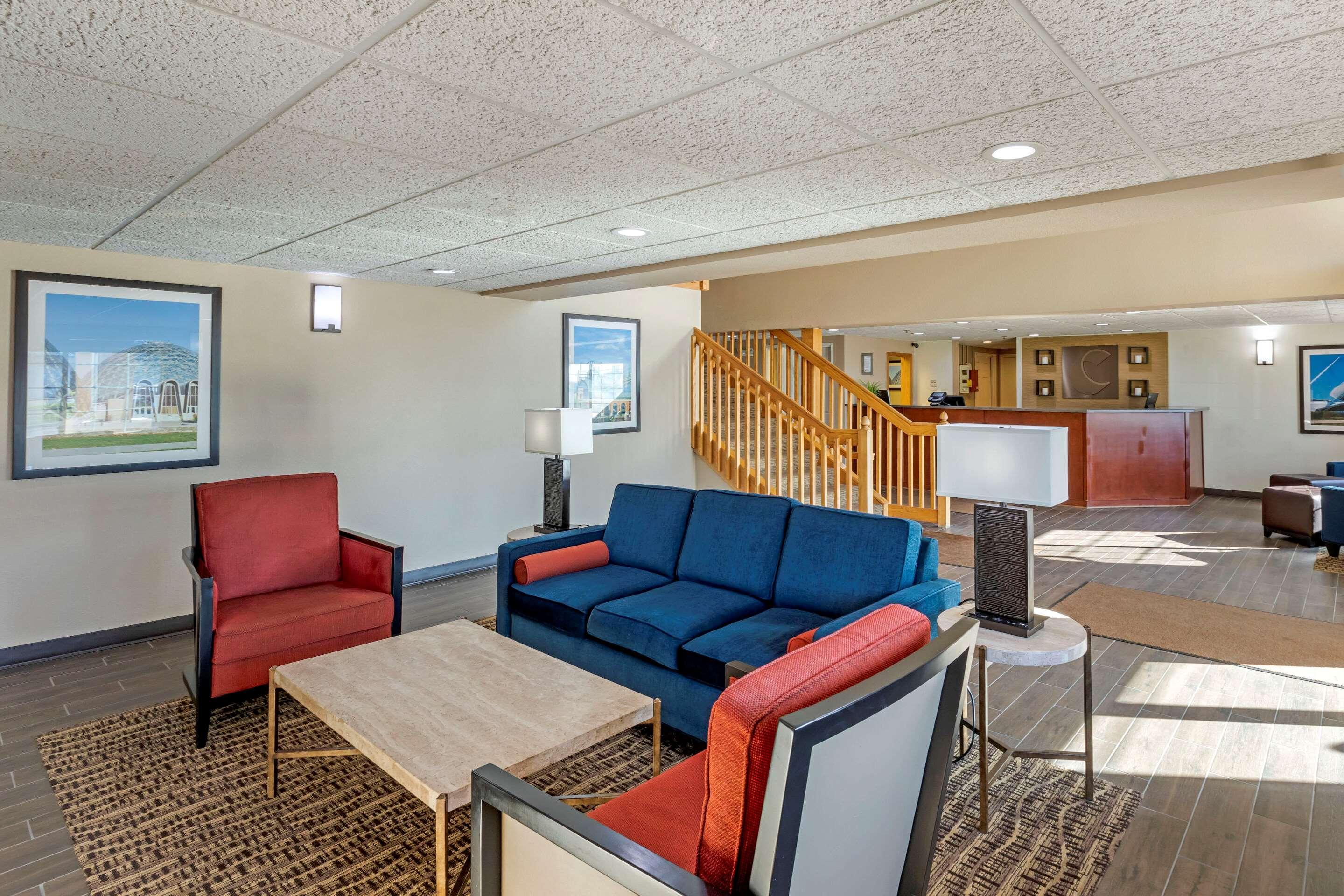 Comfort Inn & Suites Jackson - West Bend Экстерьер фото