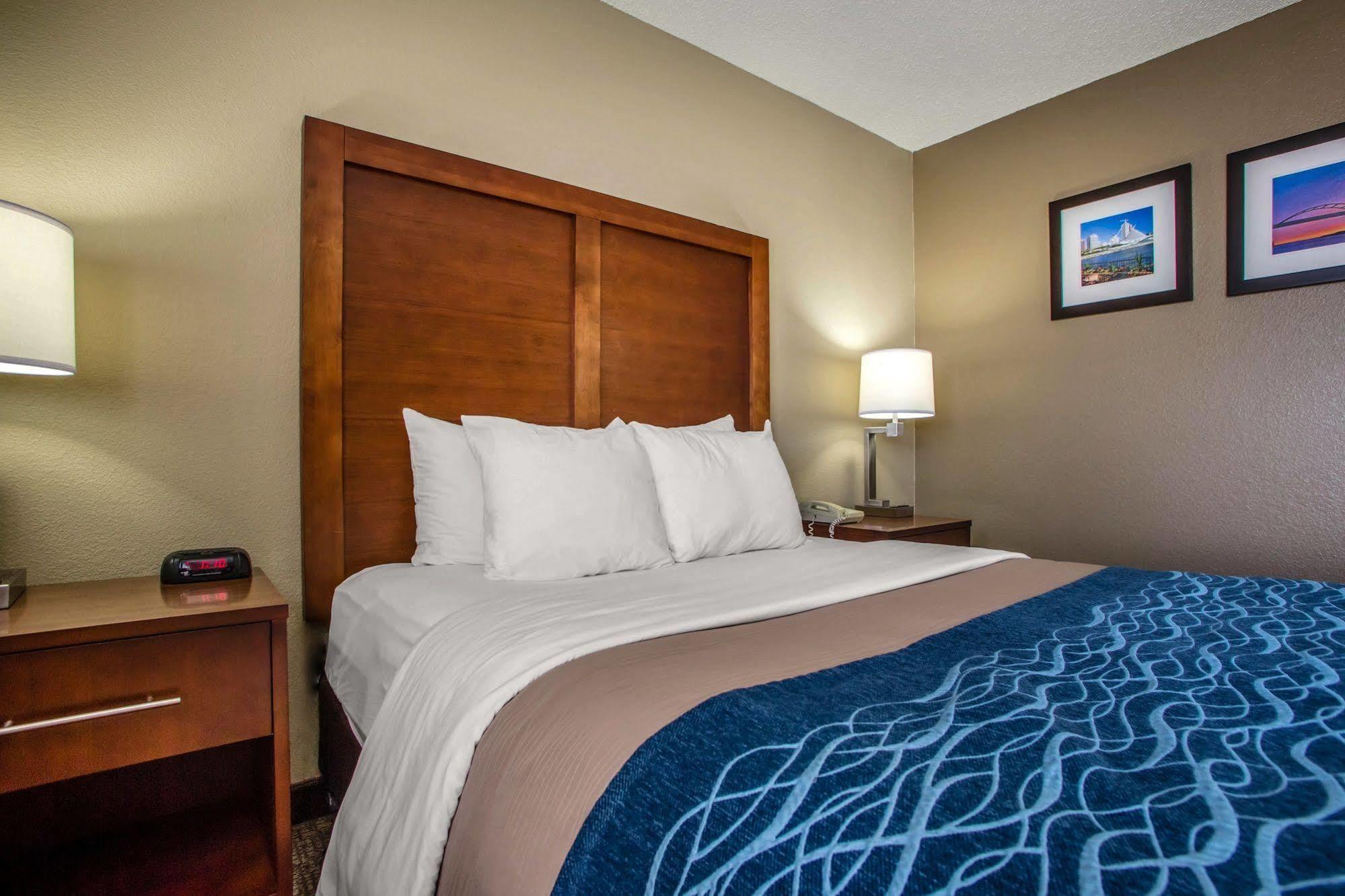 Comfort Inn & Suites Jackson - West Bend Экстерьер фото