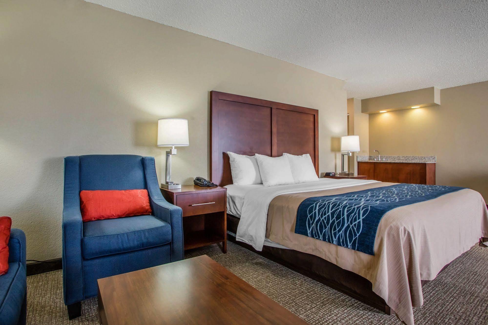 Comfort Inn & Suites Jackson - West Bend Экстерьер фото